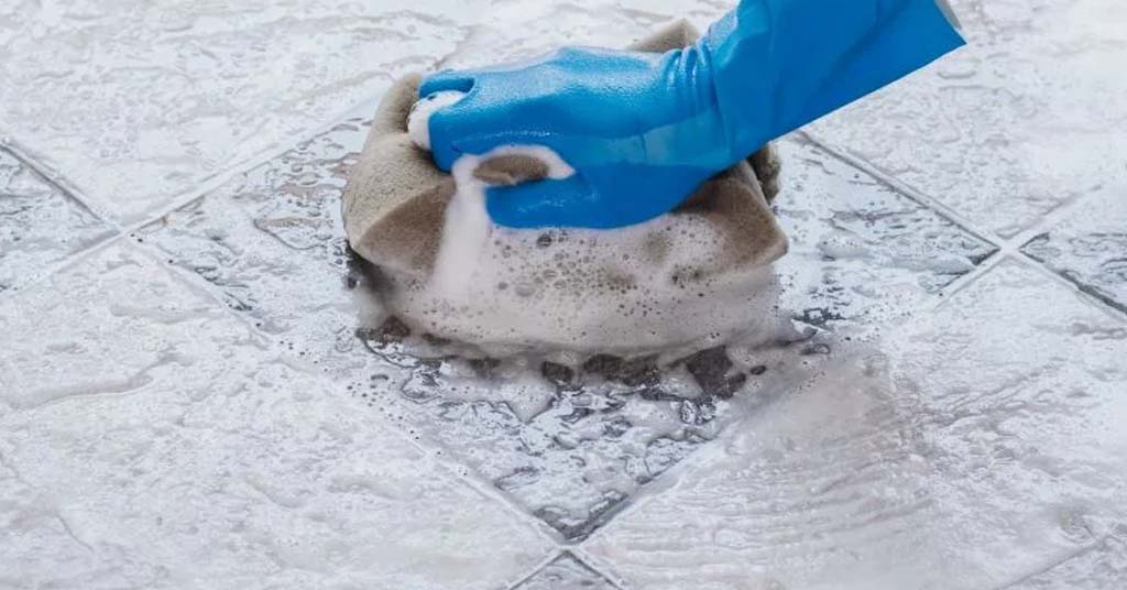 como limpiar las juntas del suelo