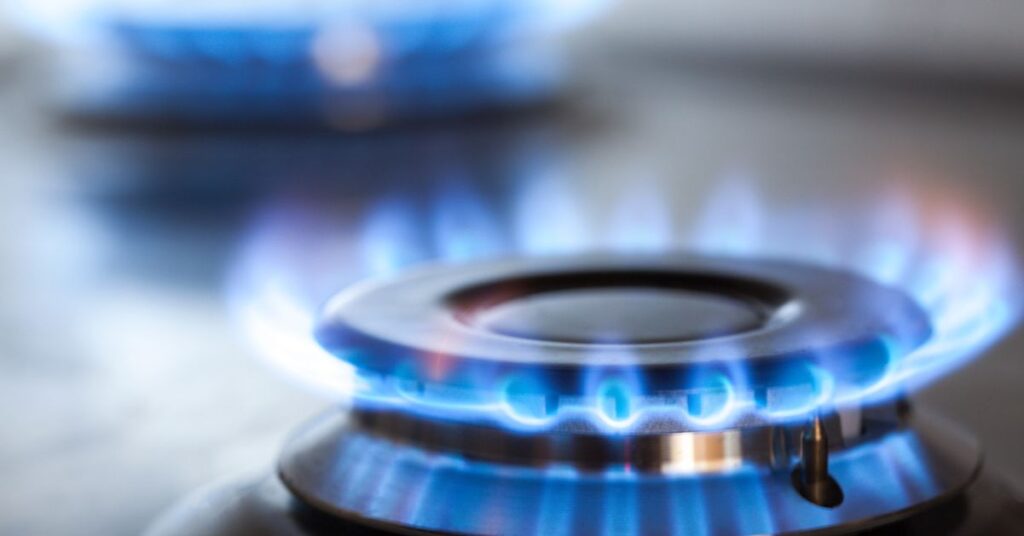 Cómo limpiar los fuegos de la cocina de gas